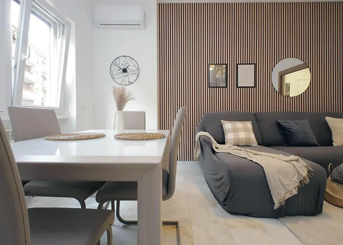 Modern Large In Apartamento